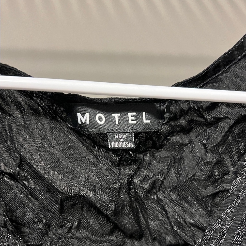 Motel Rocks Black Textured Crop Top - Picture 2 of 3